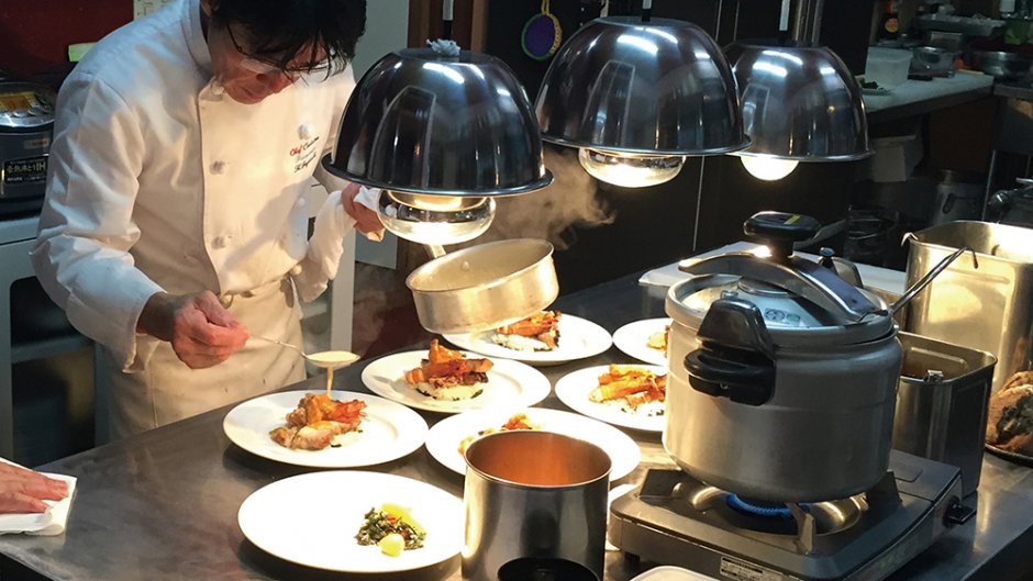 田舎の本格フレンチレストランで地元食材をふんだんに使ったランチ